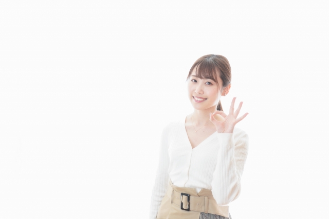 OKサイン女性